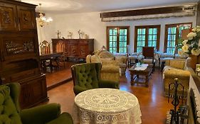 Chalet Esuri con calefacción y chimenea a 5min de Puy Du Fou